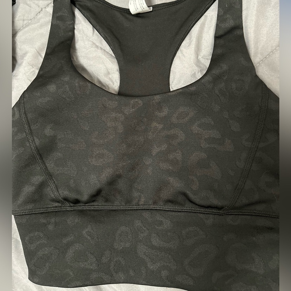 Sport bra cheetah print with removable padding